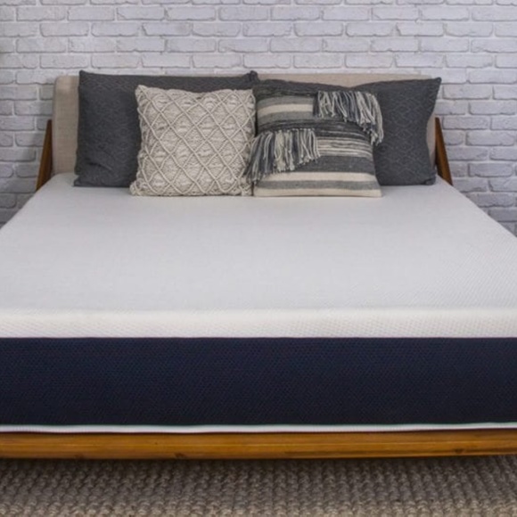 QUEEN SIZE MEMORY FOAM MATTRESS